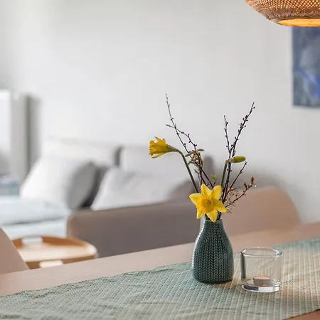 Zwei Apartment *
